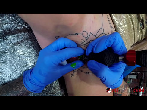 ❤️ Keçika pir tattookirî Sully Savage tattooek li ser klîtorê xwe kir. ❌ Derb li ku.elitemangas.top ❌❤