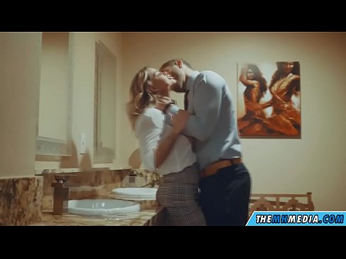 ❤️ Gava ku blondeyek busty we di nav hewşek gelemperî de dixapîne ❌ Derb li ku.elitemangas.top ❌❤